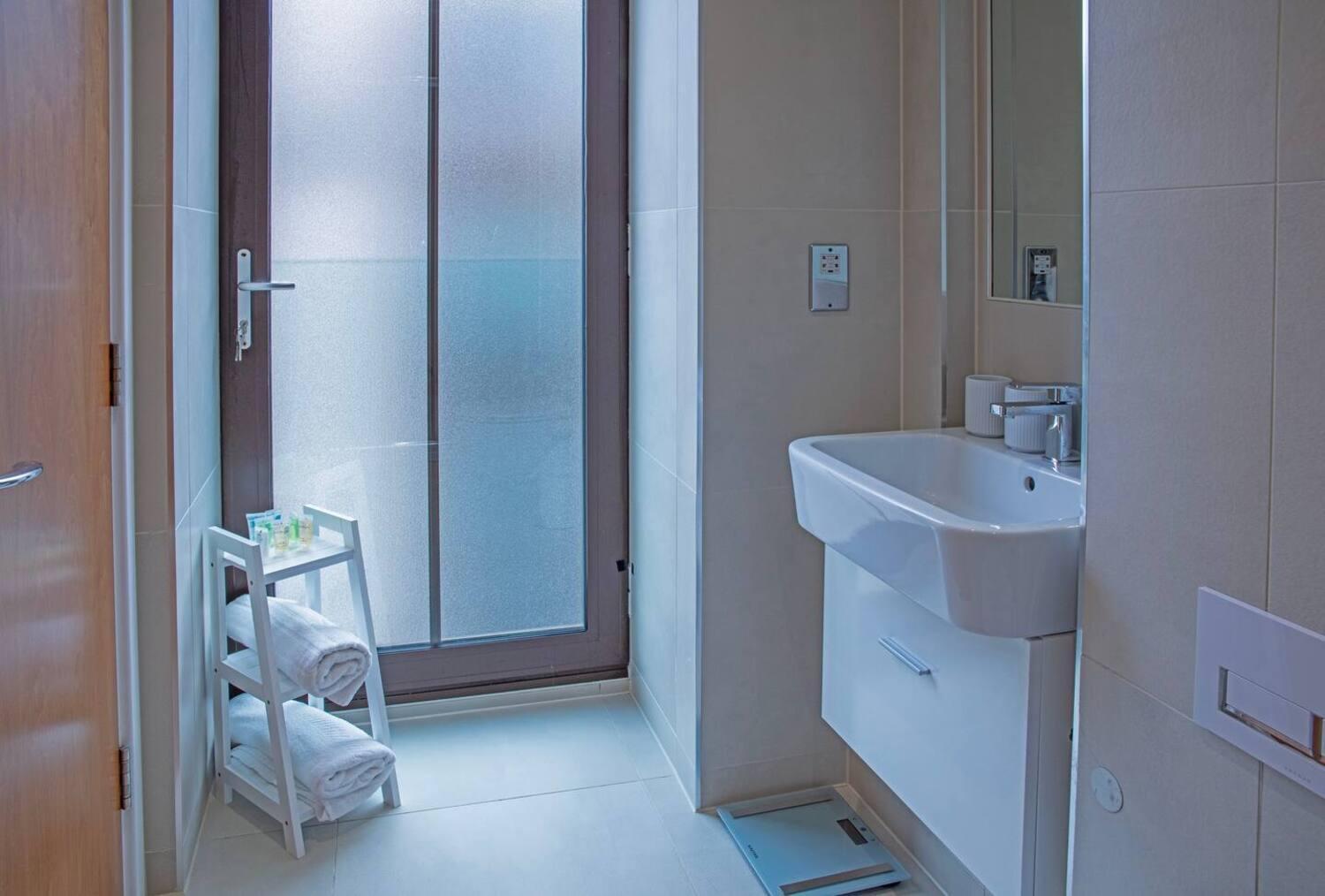 Westminster 2 Bed 2 Bath Apartment لندن المظهر الخارجي الصورة